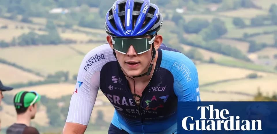 Velosipedchi tog'da pedal bosmoqda