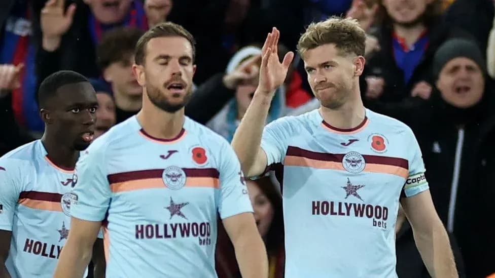 Brentford players celebrating a goal during match