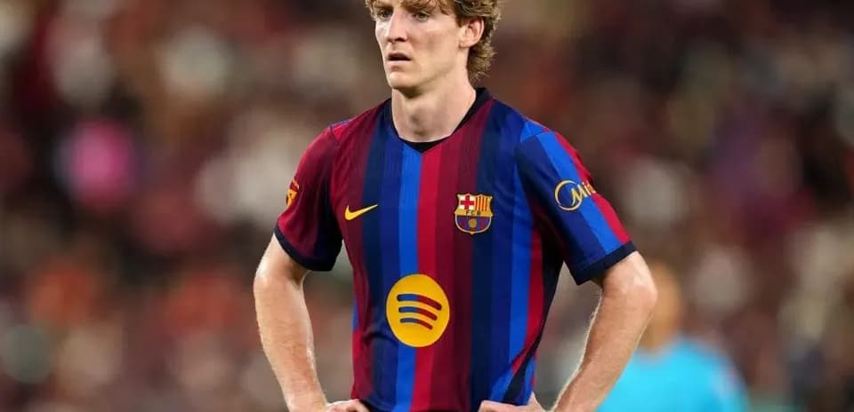 Futbolchi Barcelona formasida o'yinda turibdi