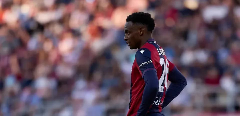 Futbolchi maydonda to'xtab turibdi