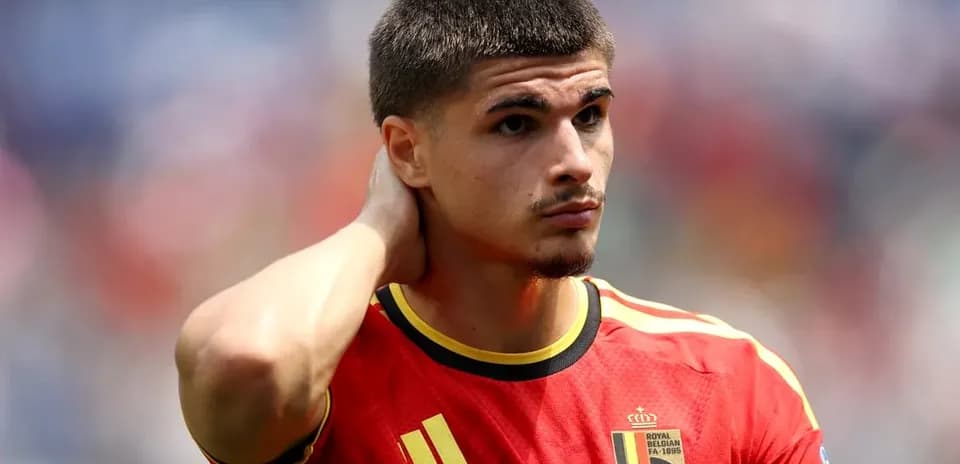 Futbolchi Belgiya formasida maydonda turibdi