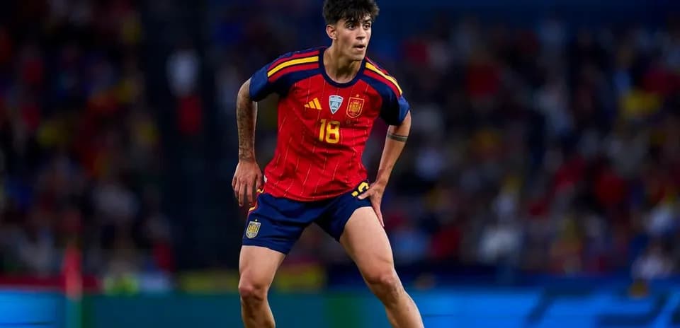 Futbolchi Ispaniya terma jamoasi formasida o'ynayapti