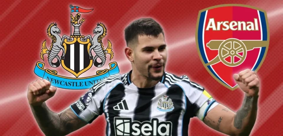 Futbolchi Newcastle United va Arsenal logotiplarida