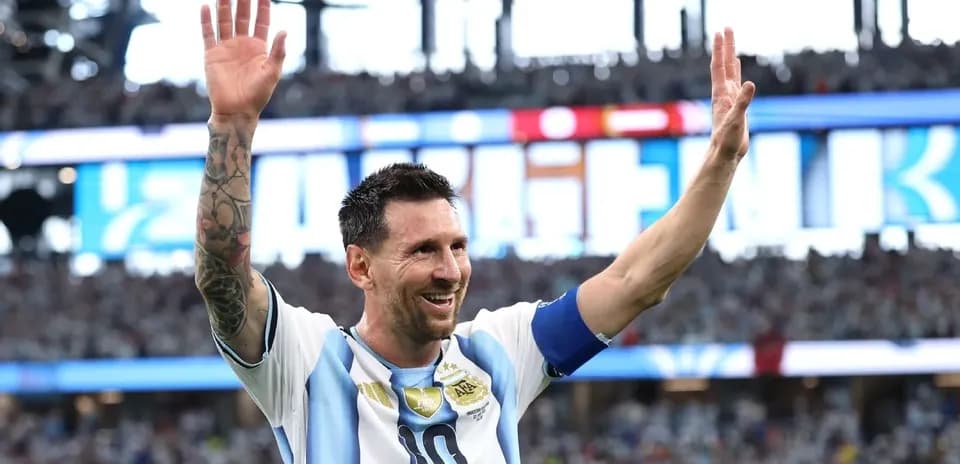 Lionel Messi waving to fans in stadium