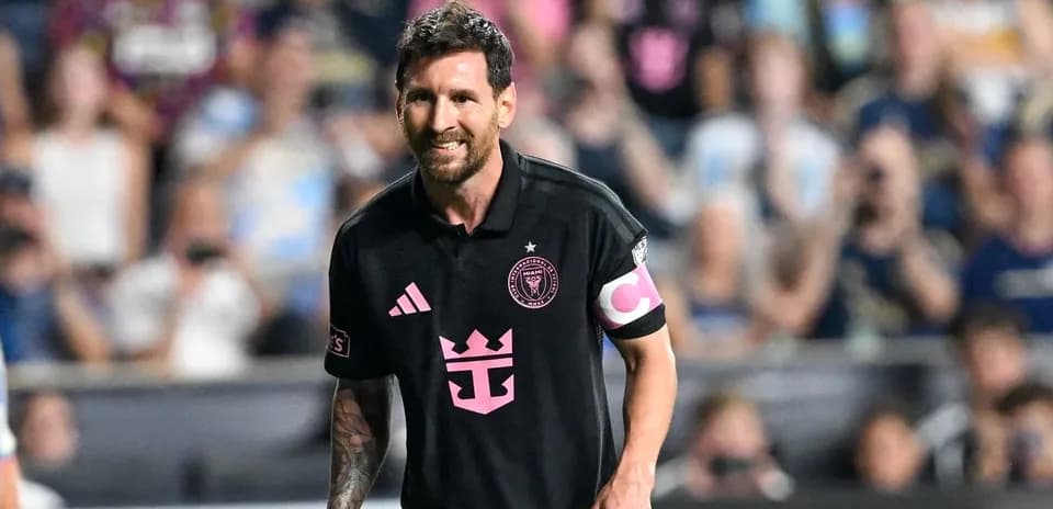 Lionel Messi wearing Inter Miami jersey on field