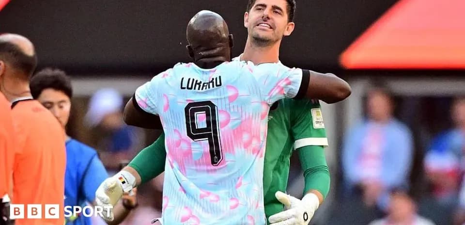 Lukaku and goalkeeper celebrating after match