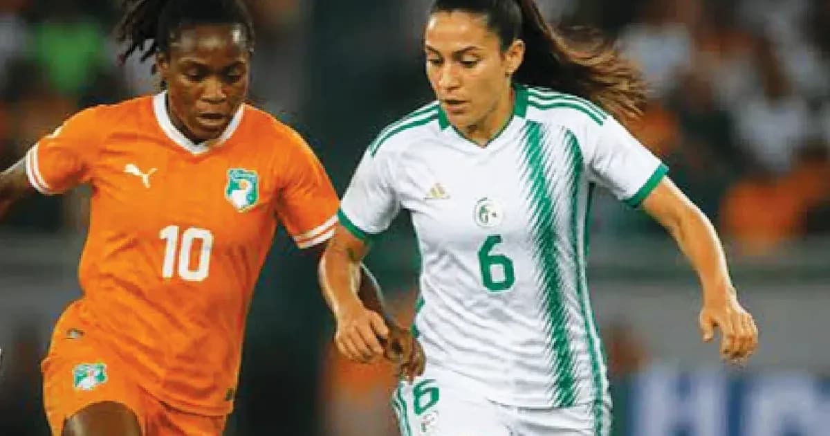 Ivorian and Algerian players competing for the ball