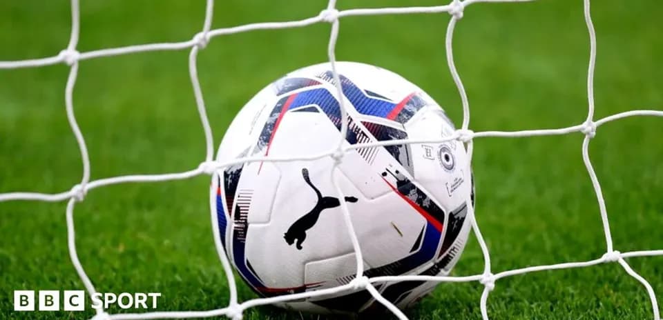 Futbol to'pi darvozaga tushib ketgan