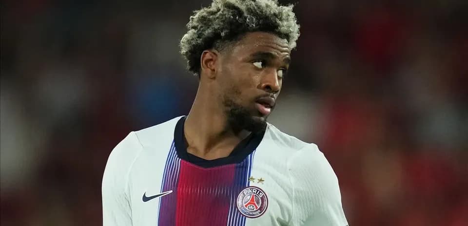Futbolchi PSG formasida maydonda turibdi