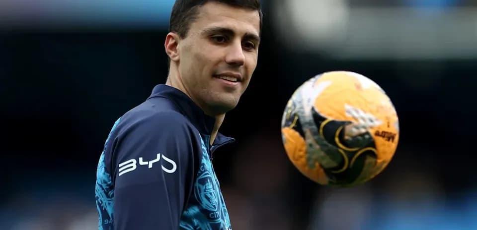 Futbol to'pi bilan shug'ullanuvchi o'yinchi