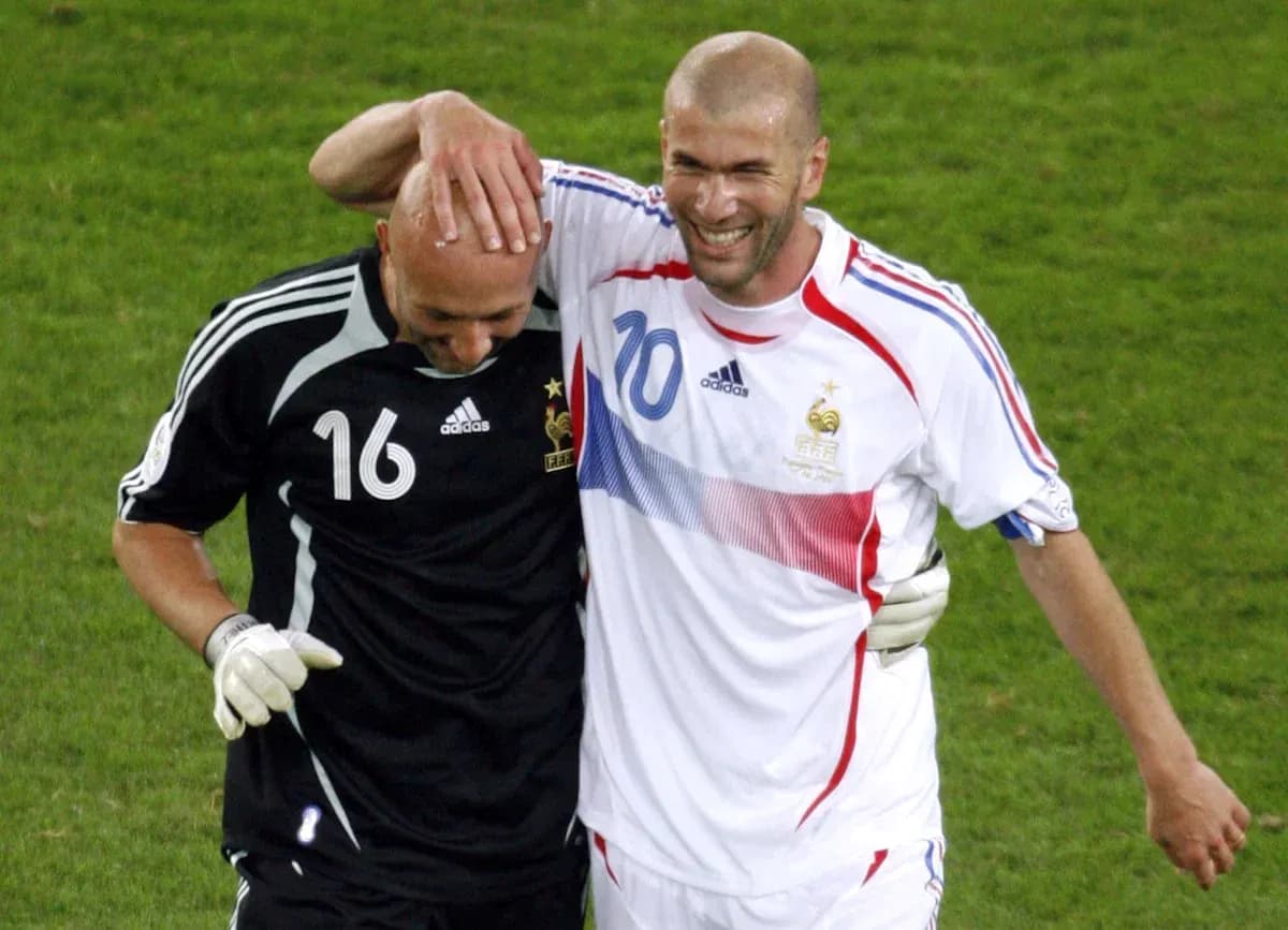 Zinedine Zidane and goalkeeper celebrating together