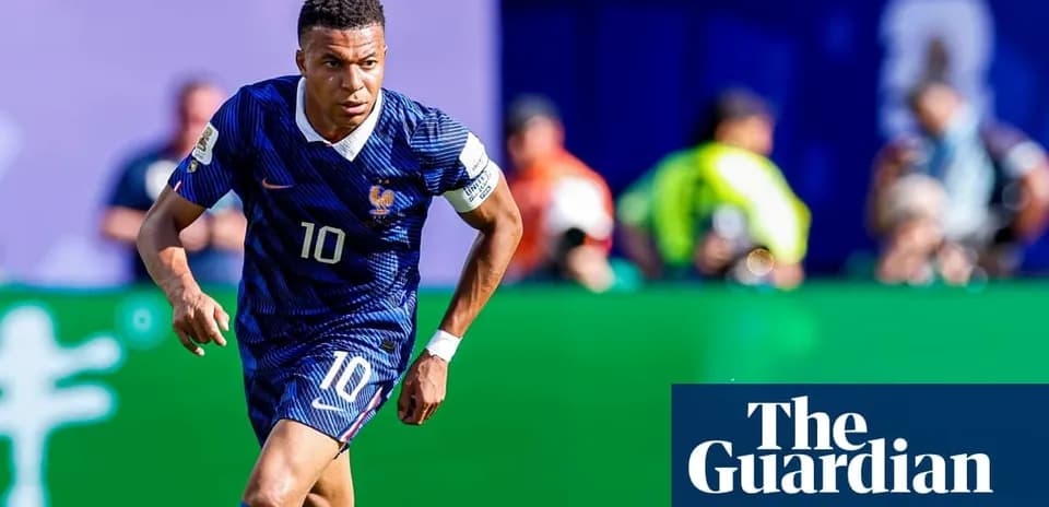 Kylian Mbappé dribbling during football match