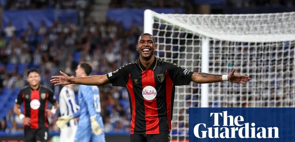 Futbolchi goli urishidan keyin quvonchda
