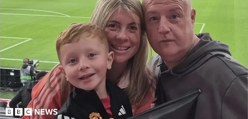 Oilgacha stadionida Manchester United fanatlari
