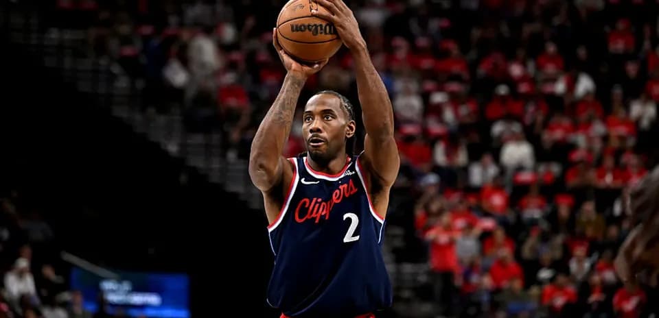 Kawhi Leonard shooting during a basketball game