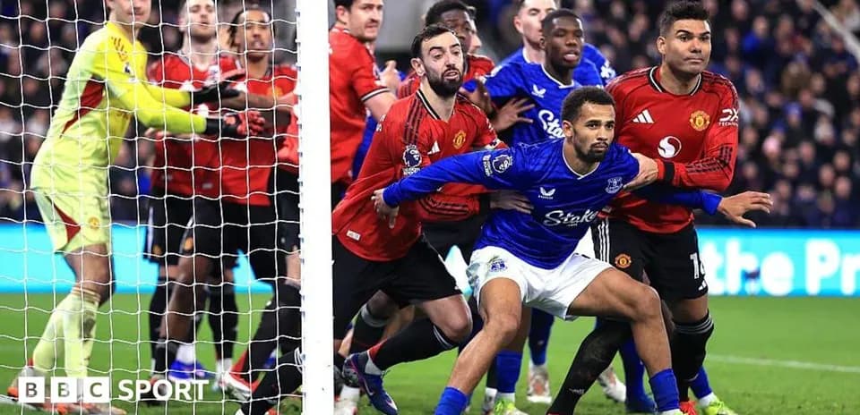 Players from Everton and Manchester United near goal