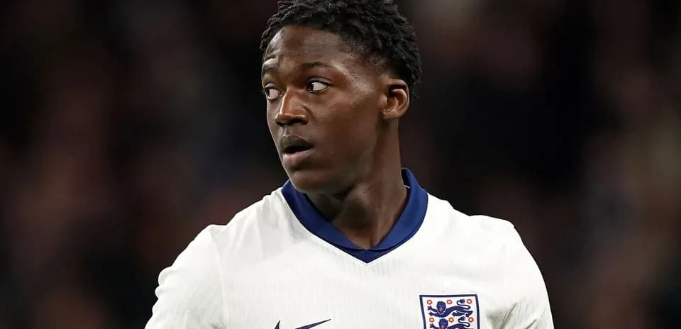 Futbolchi o'yin paytida maydonda