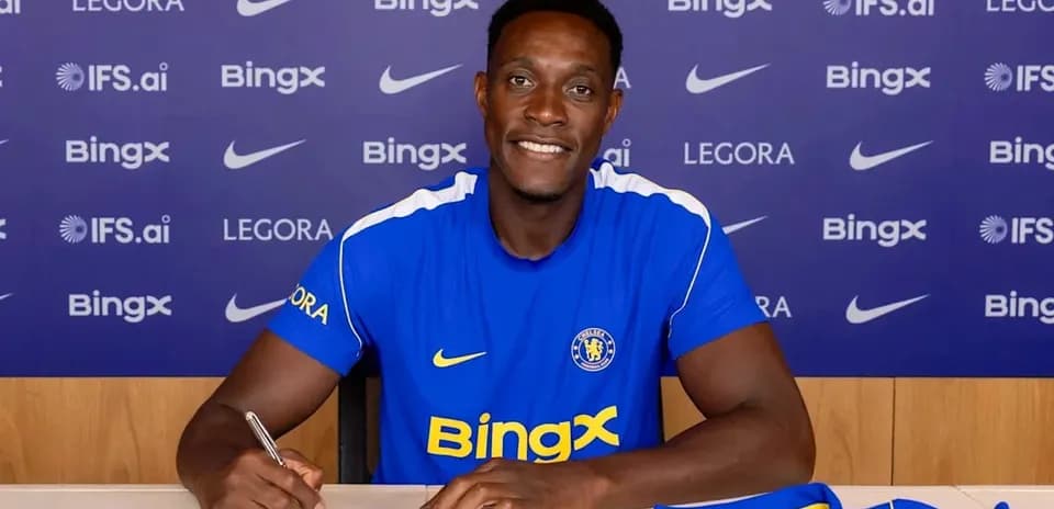 Futbolchi shartnoma imzolamoqda, Chelsea formasi kiygan