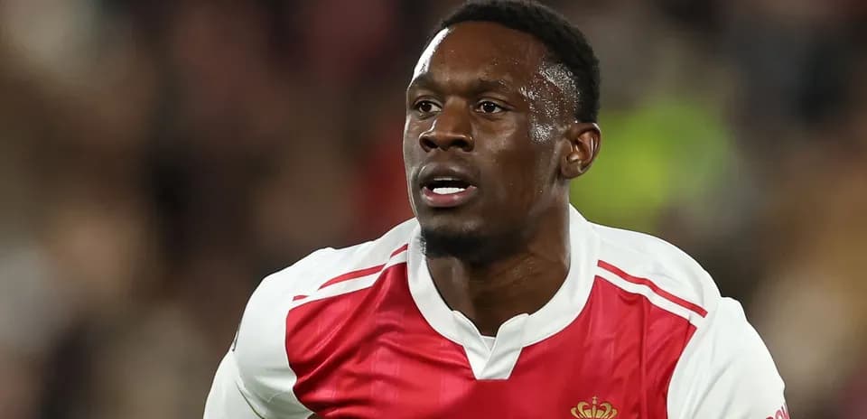 Futbolchi maydonda harakatda, AS Monaco formasi