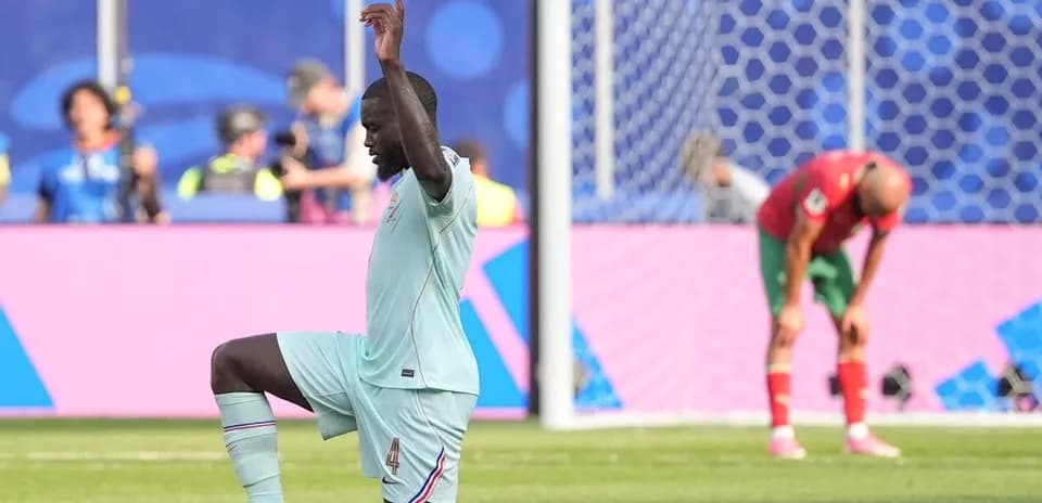 Player kneeling on field during match action