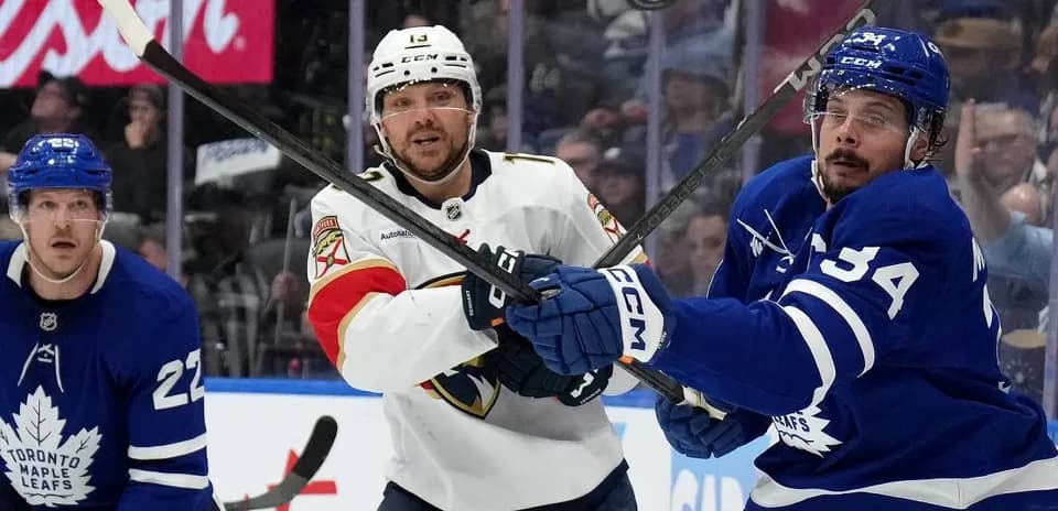 Players battling for the puck during NHL game