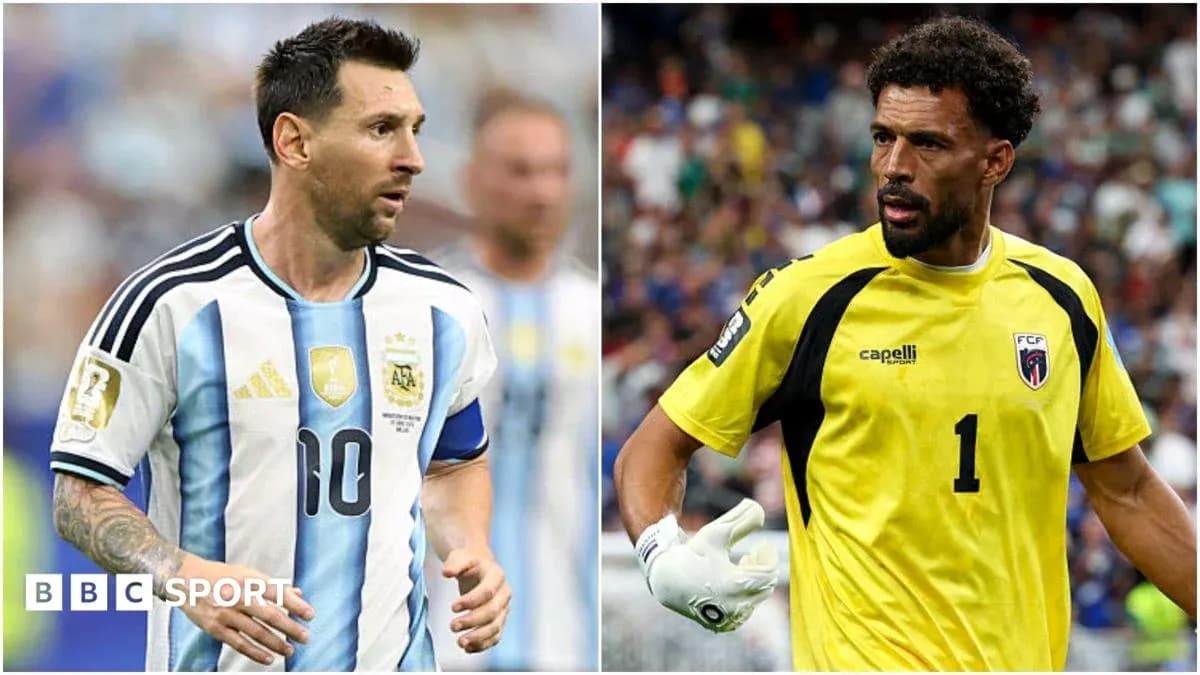 Lionel Messi and goalkeeper during match
