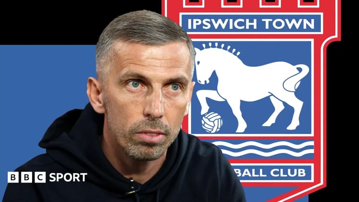 Menejer Ipswich Town klubining logosi bilan intervyu