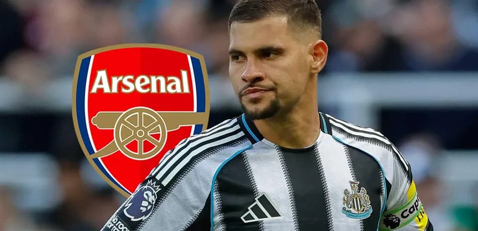 Newcastle player in kit with Arsenal logo background
