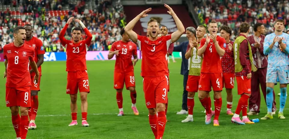 Shveytsariya futbolchilarining o'yin tugagandan keyin xursandchiligi