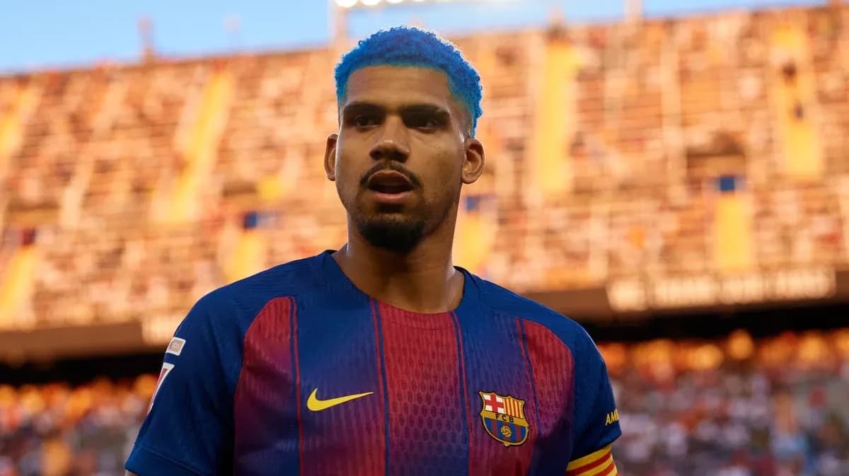 Futbolchi Ronald Araújo stadionda tayyorlanmoqda