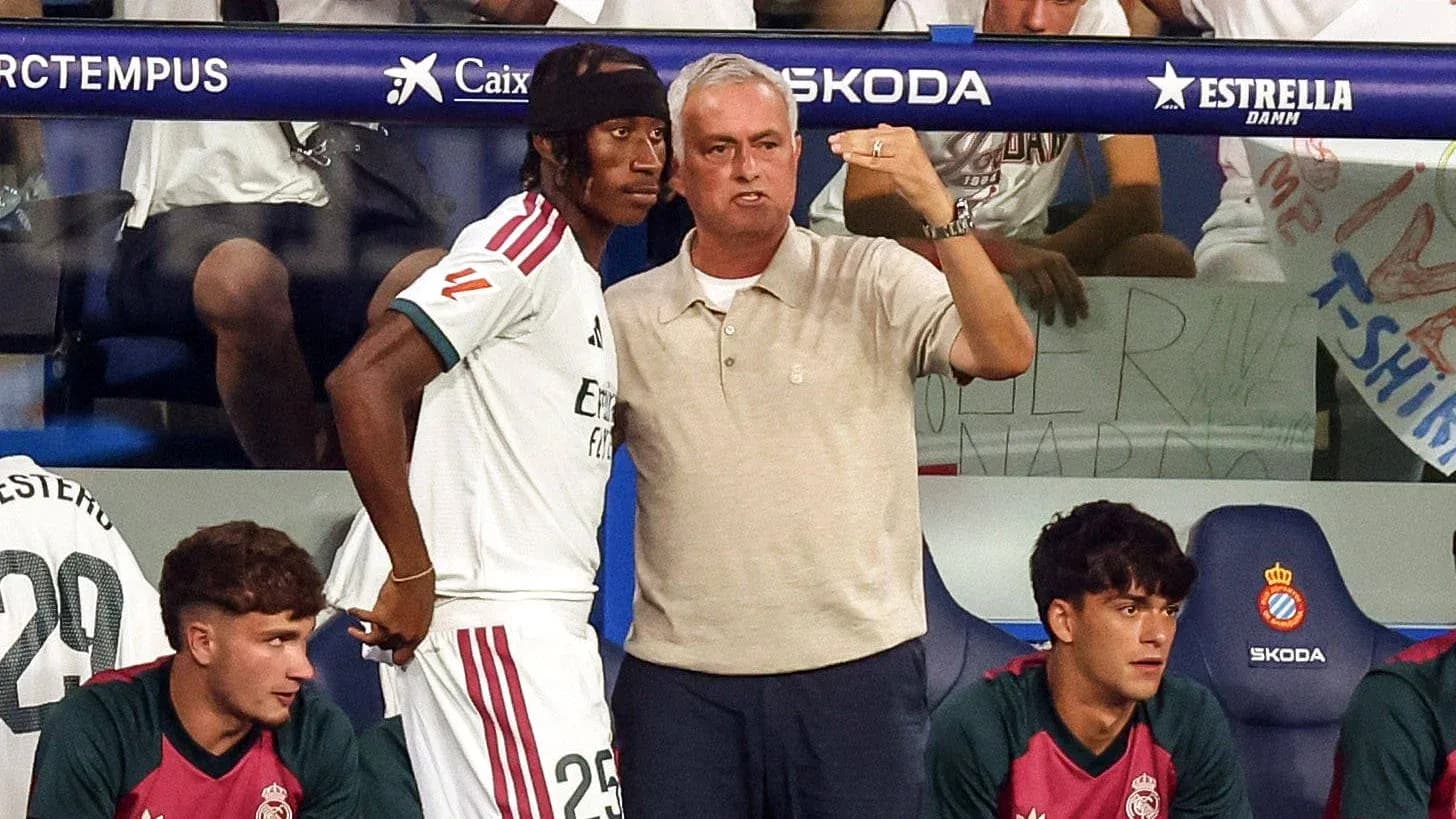 Mourinho instructing player during match substitution
