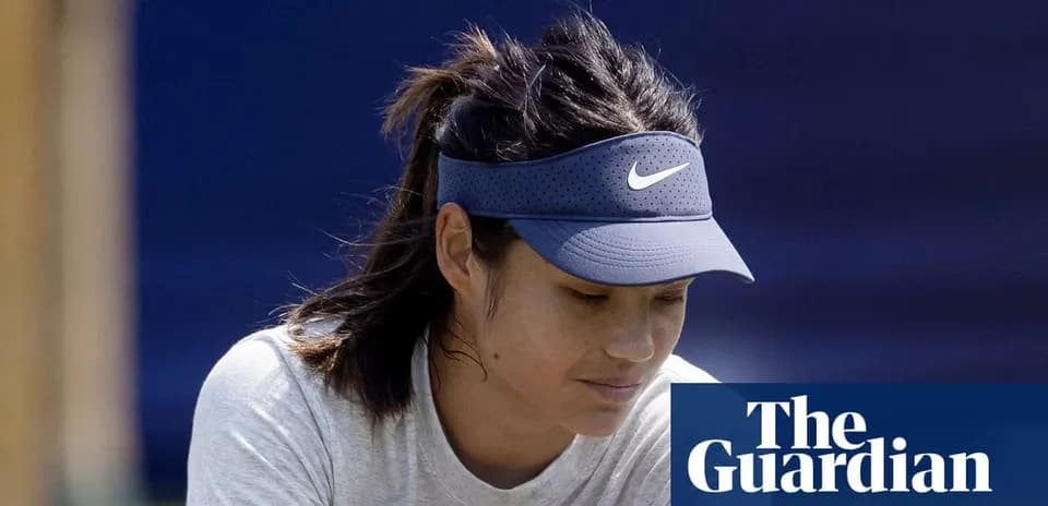 Tennis player wearing a visor during practice session