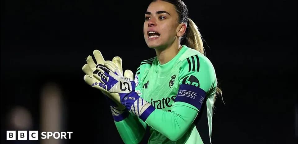 Real Madrid goalkeeper gesturing during match