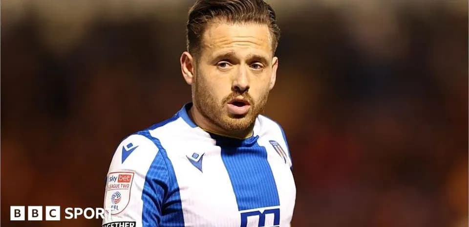 Futbolchi o'yin paytida maydonda