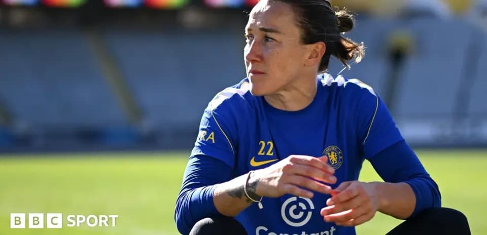 Futbolchi Chelsea formasida maydonda o'tiribdi