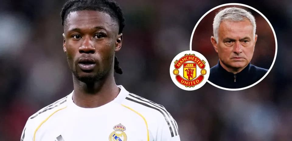 Futbolchi Real Madrid formasida, Manchester United logotipi