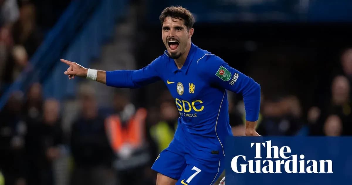 Futbolchi gol urganidan keyin nishonlayapti