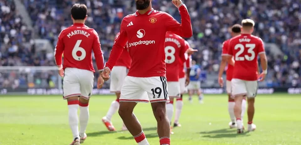 Futbolchi gollarni nishonlayapti, Manchester United