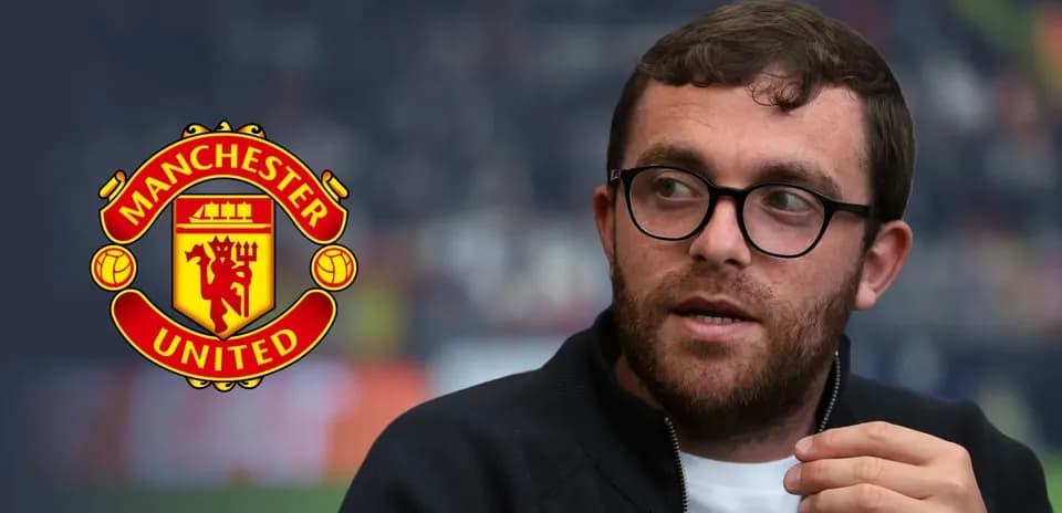 Shaxs Manchester United logosi bilan suhbatda