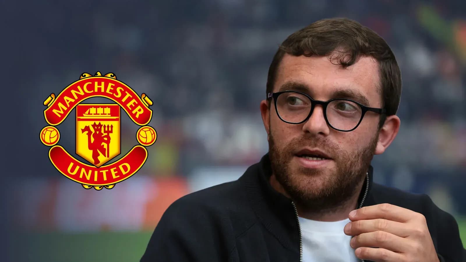 Shaxs Manchester United logosi bilan suhbatda