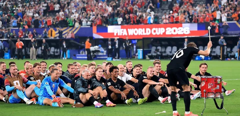 Jamoa futbolchilar FIFA Jahon Kubogida bayram qilmoqda