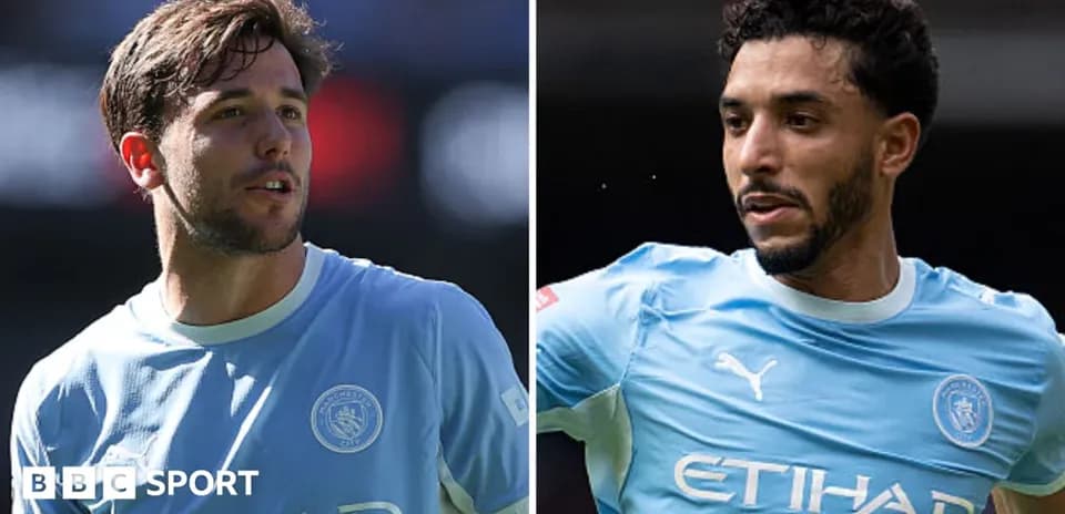 Ikkita futbolchi Manchester City formasida ko'rinmoqda