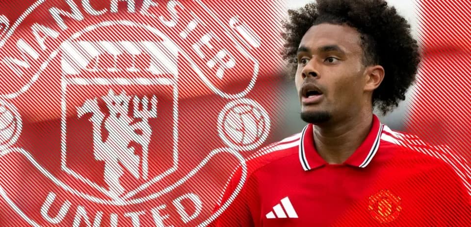 Futbolchi Manchester United formasida maydonda