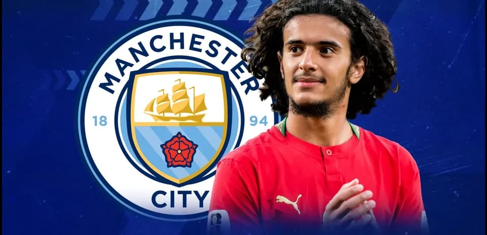 Futbolchi Manchester City logosi bilan