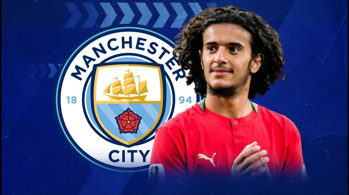 Futbolchi Manchester City logosi bilan