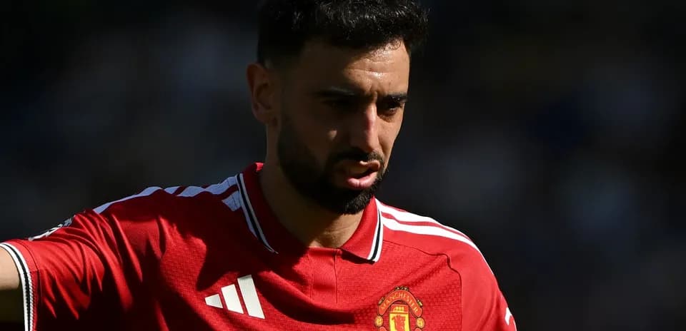 Futbolchi Manchester United formasida maydonda