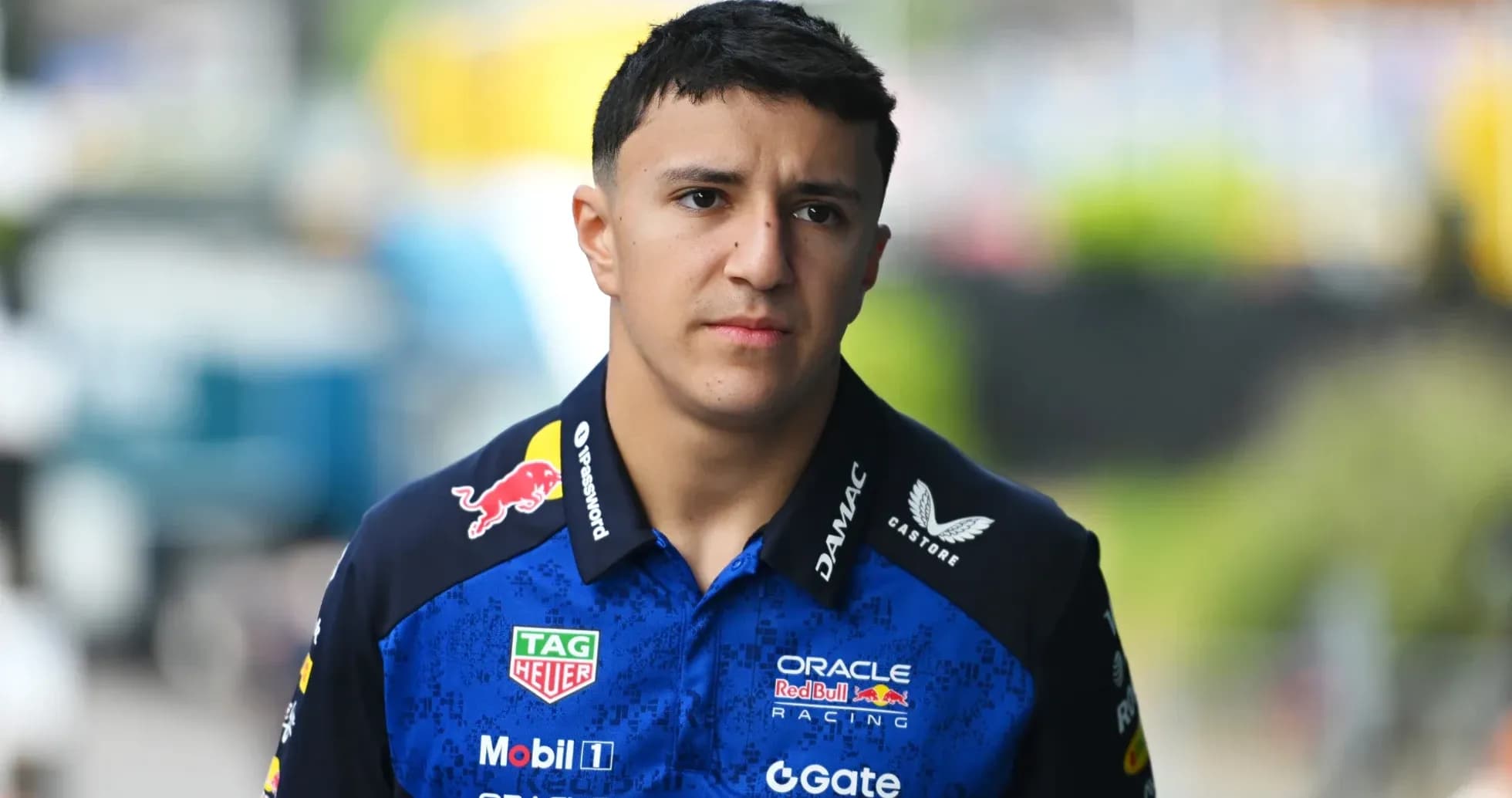 Haydovchi piyodada, Formula 1 kiyimida