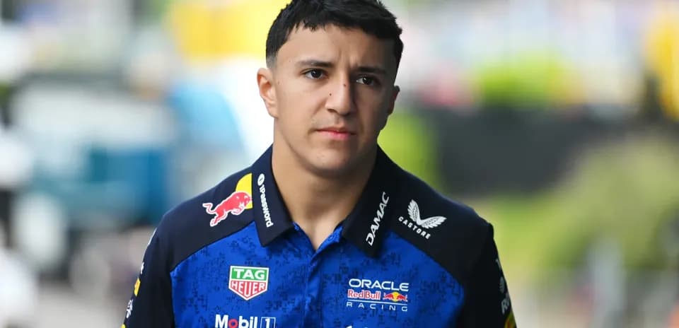 Haydovchi piyodada, Formula 1 kiyimida