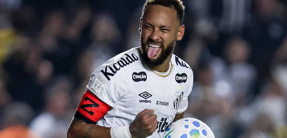 Futbolchi Neymar gollarni nishonlayapti