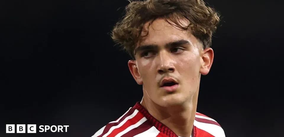 Futbolchi o'yin davomida maydonda